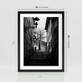 Plakat w ramie 30x40 - Ukryta Uliczka - czarno białe zdjęcie, schody - rama czarna