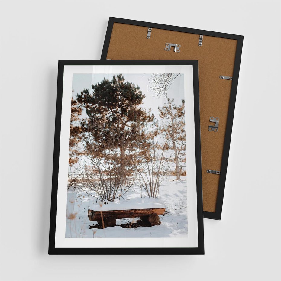 Plakat w ramie 50x70 - Ławka Pod Śniegiem - zimowy pejzaż, ławka pod śniegiem - rama czarna