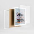 Plakat w ramie 40x50 - Plażowa Kolorystyka: Budka Ratownika w Pastelach - pastelowa budka ratownika, plaża Miami - rama biała