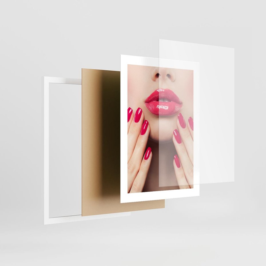 Plakat w ramie 30x40 - Wyrażenie Piękna - paznokcie, usta - rama biała