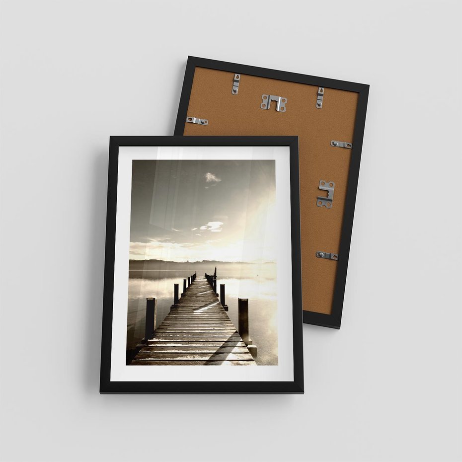 Plakat w ramie 30x40 - Mglisty poranek na pomostcie - pomost, mgła - rama czarna