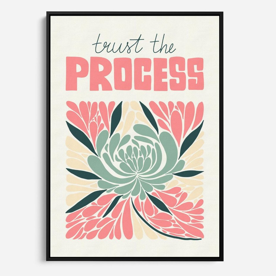 Obraz w ramie 70x100 - Rozbijające Barwy - abstrakcyjny pastelowy kwiat, wyrazista typografia - rama czarna