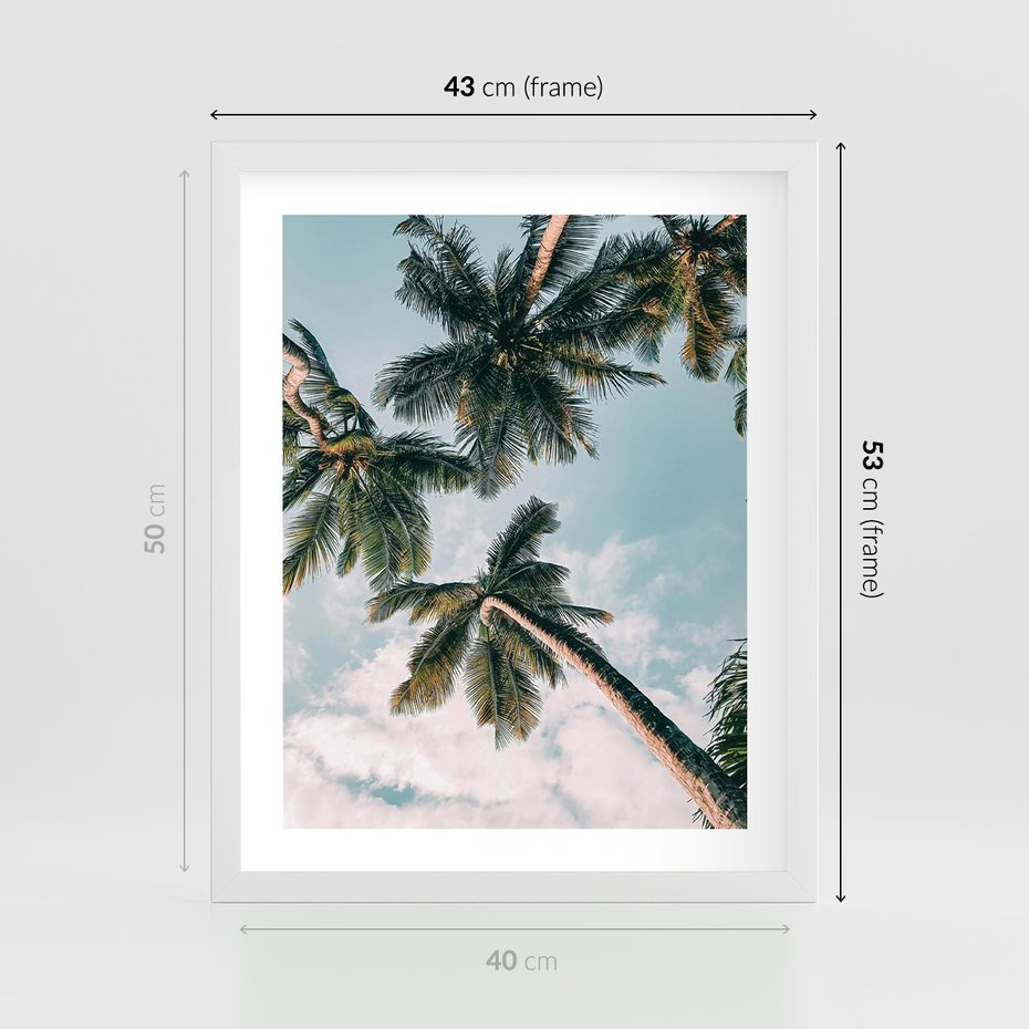 Plakat w ramie 40x50 - Wzrok ku Niebu - palmy na tle nieba, ujęcie z dołu - rama biała