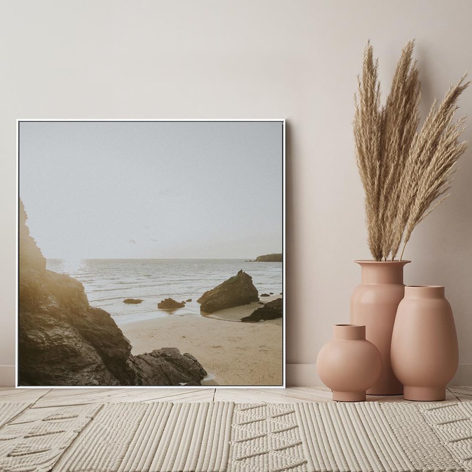 Obraz w ramie 50x50 - Magia Wieczornego Spokoju - plaża, zachód - rama biała