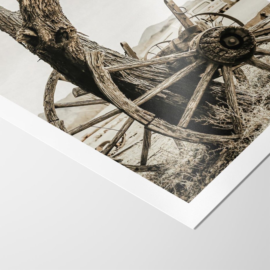Plakat bez ramy 21x30 - Rustykalna Tradycja - koło starego wozu, rustykalny styl