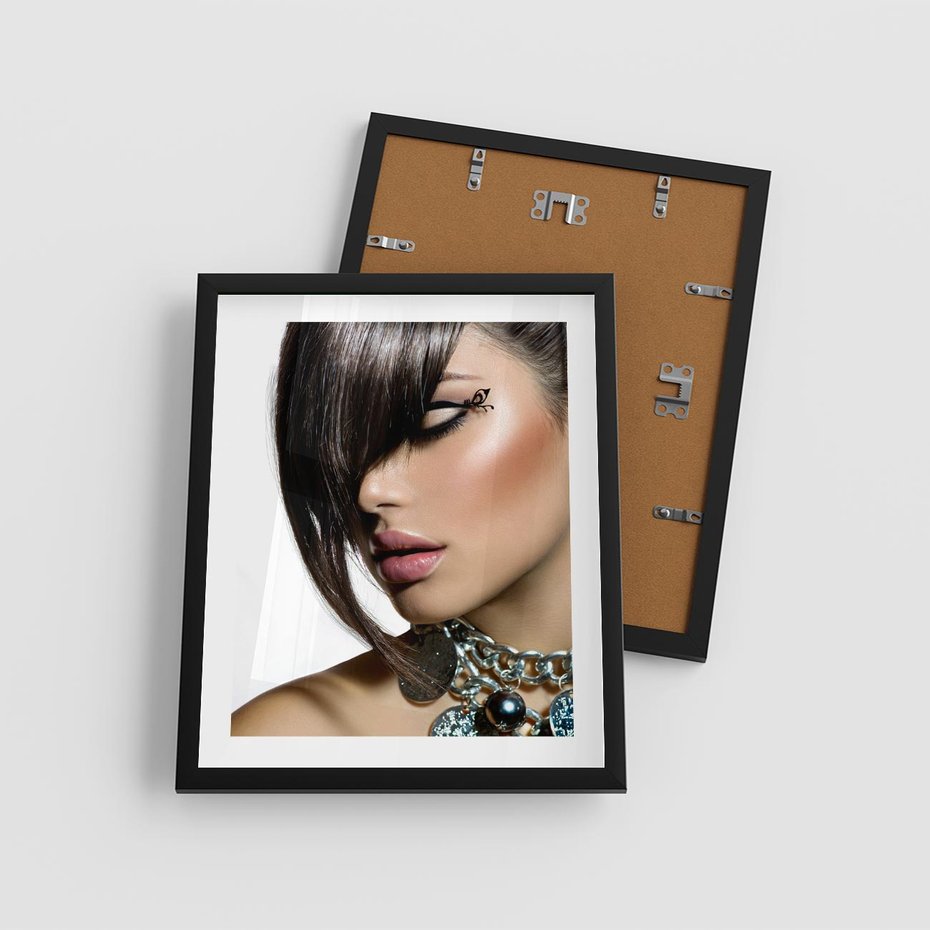 Plakat w ramie 40x50 - Kobieca Fryzura w Ruchu - fryzura, kobieta - rama czarna