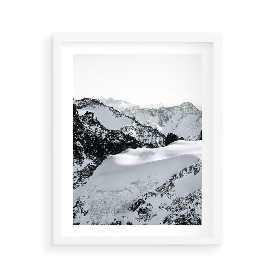 Plakat w ramie 40x50 - Biały Zimowy Pejzaż - góry w zimie, ośnieżone wysokie szczyty - rama biała