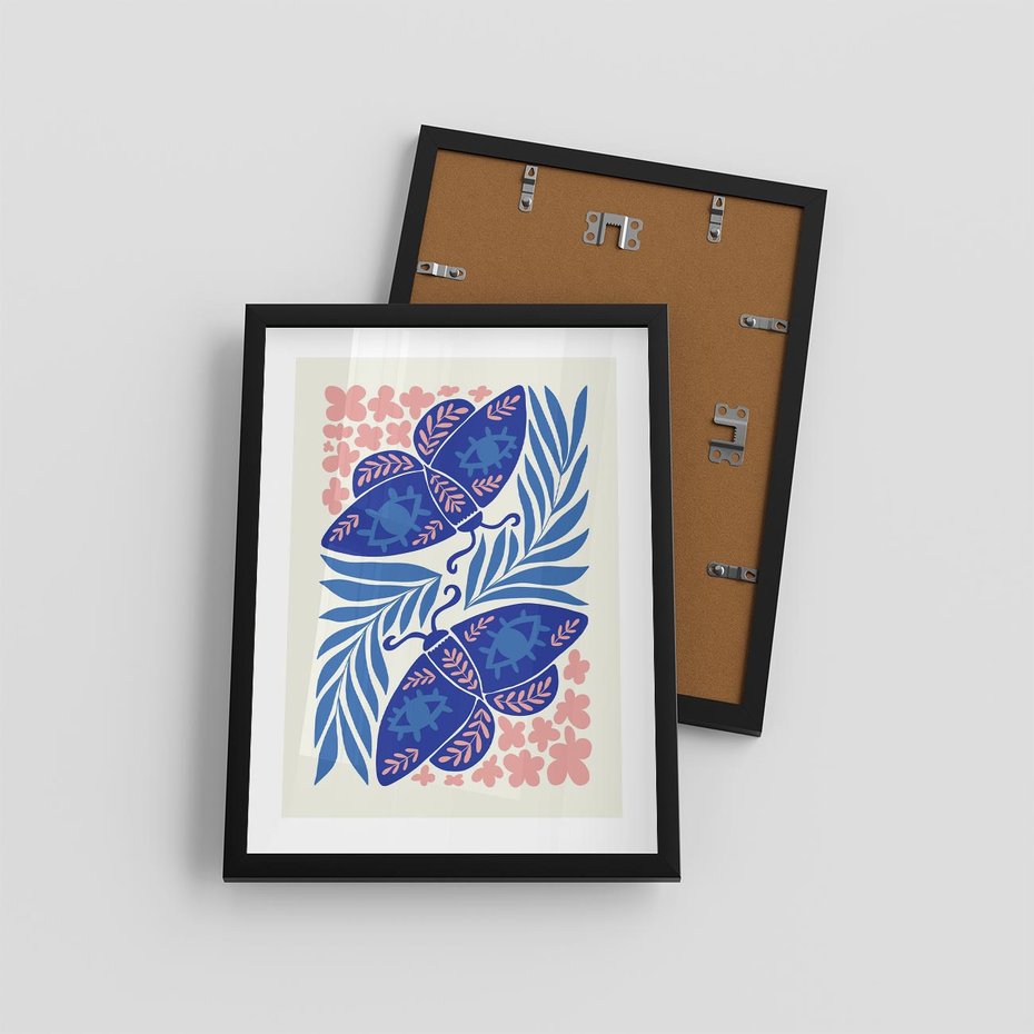 Plakat w ramie 30x40 - Migotliwa Rzeczywistość - ćmy, kwiaty - rama czarna