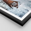 Plakat w ramie 40x50 - Zimowe Ustronie w Lesie - domek w lesie, zimowy las - rama czarna