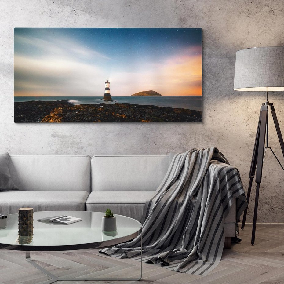 Obraz na płótnie 140x70 - Zachód słońca nad morzem: Magia plażowej scenerii - latarnia morska, morze