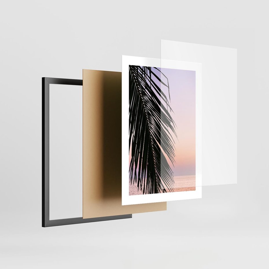 Plakat w ramie 30x40 - Liście Palmy nad Morzem - zachód słońca, liście palmy na tle nieba i morza - rama czarna