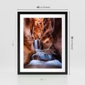 Plakat w ramie 40x50 - Tajemniczy świat jaskini i wodospadu - jaskinia, wodospad - rama czarna
