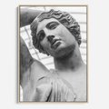 Obraz w ramie 70x100 - Zaklęta w Kamieniu - antyczna rzeźba kobiety na fotografii, czarno biała - rama drewno