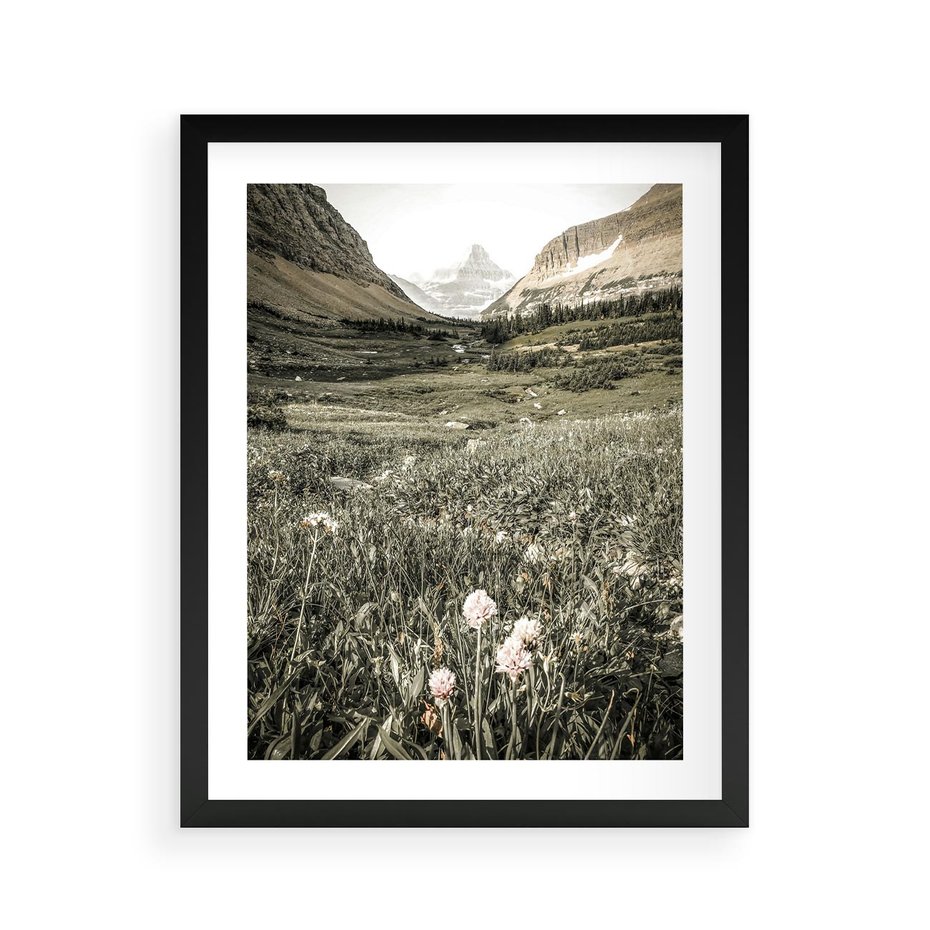 Plakat w ramie 40x50 - Nostalgiczne Góry - górski krajobraz, łaka w górach - rama czarna