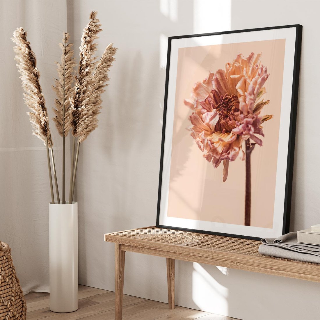 Plakat w ramie 50x70 - Delikatne piękno - suche, kwiaty - rama czarna