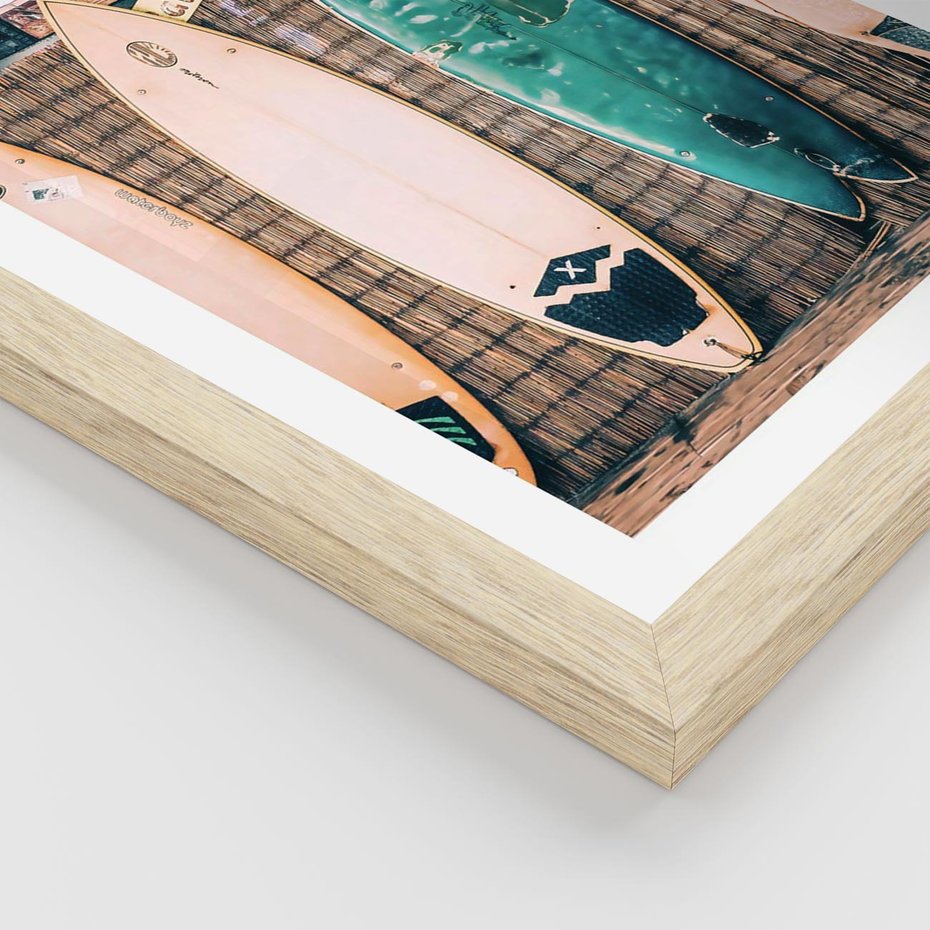 Plakat w ramie 40x50 - Deski Surfingowe w Pionie - deski surfingowe, ustawione pionowo - rama drewno