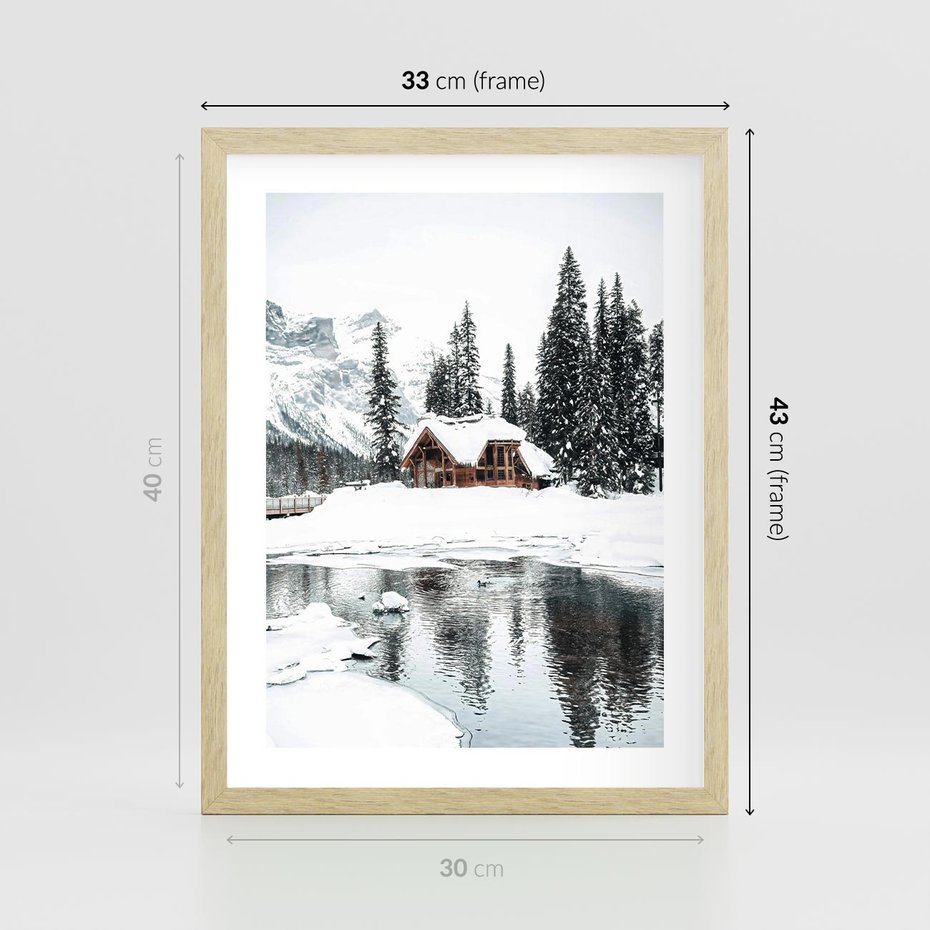 Plakat w ramie 30x40 - Urok Zimowego Krajobrazu - domek w górach, zima - rama drewno