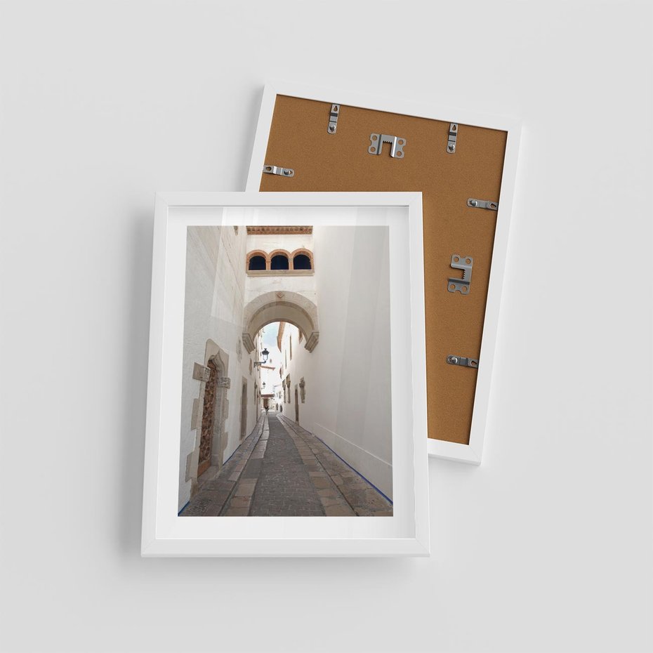 Plakat w ramie 30x40 - Perspektywiczna Magia Uliczki - uliczka, perspektywa - rama biała