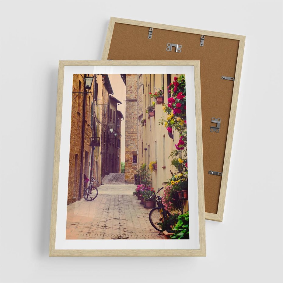 Plakat w ramie 50x70 - Rowerowa przygoda w uliczkach pełnych perspektywy - uliczka, perspektywa - rama drewno