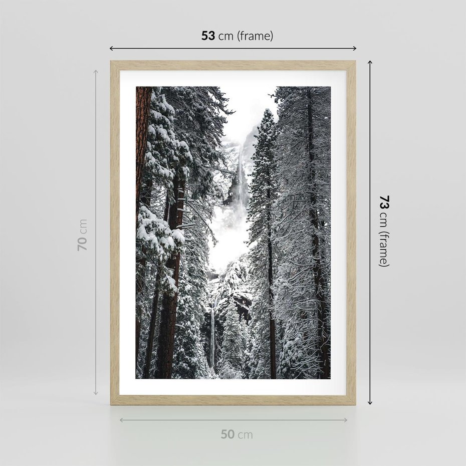 Plakat w ramie 50x70 - Cicha Magia Zimowego Lasu - zimowy las, ośnieżone drzewa - rama drewno