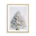 Plakat w ramie 50x70 - Zimowa Poezja w Ośnieżonym Drzewie - ośnieżone drzewo, zima - rama drewno