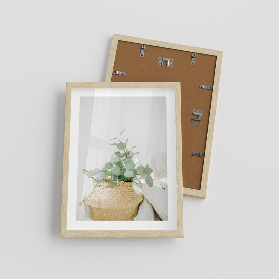 Plakat w ramie 30x40 - Eukaliptusowa Świeżość - eukaliptus, liście w koszu z wikliny - rama drewno