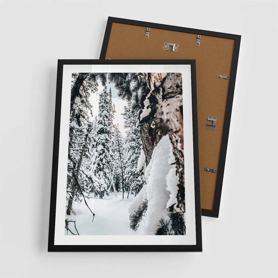 Plakat w ramie 50x70 - Drzewa pod Śniegiem - zima las, drzewa pod śniegiem - rama czarna