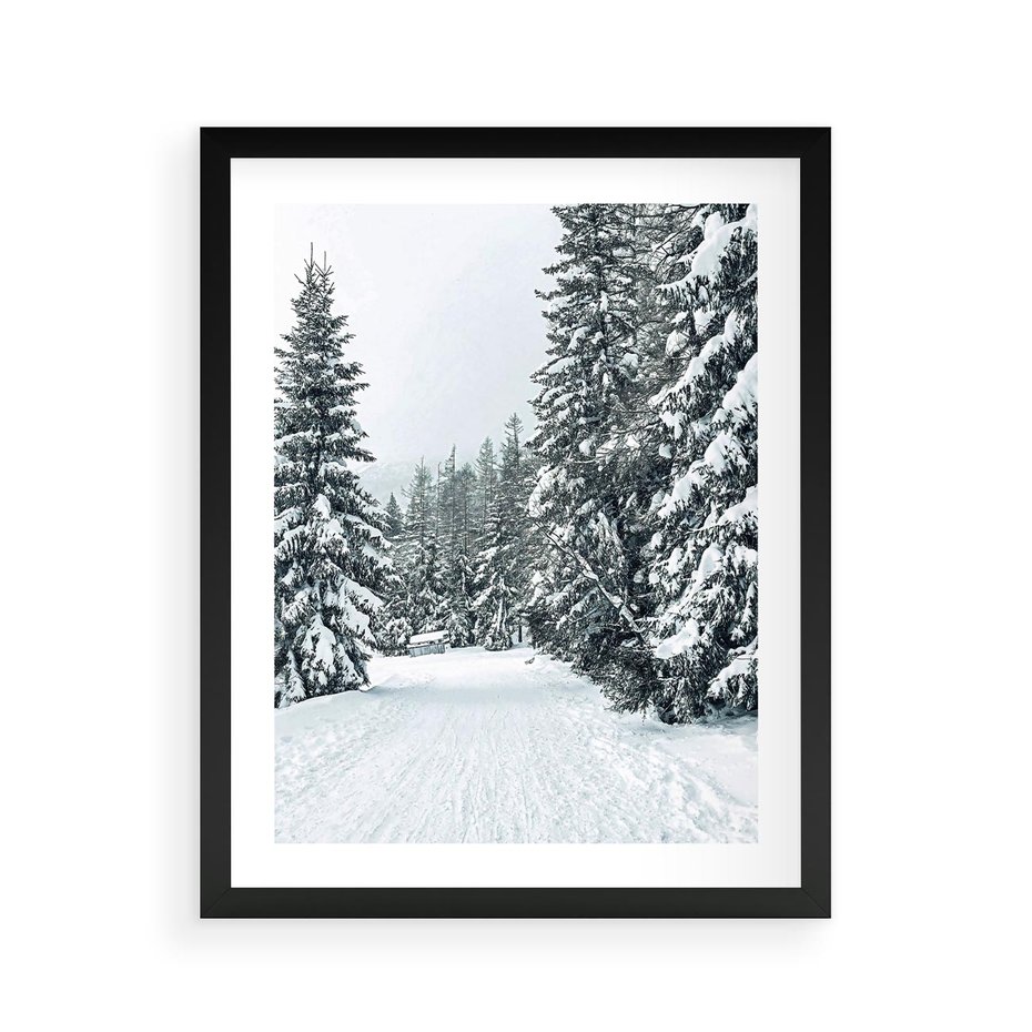 Plakat w ramie 40x50 - Magia Zimy na Obrazie - las, zima - rama czarna