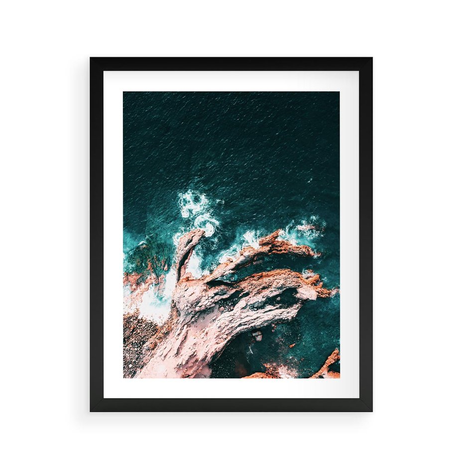 Plakat w ramie 40x50 - Fale i Skały w Spokoju i Burzy - morze, fale rozbijają się o skały - rama czarna