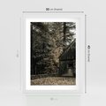 Plakat w ramie 30x40 - Dom w Lesie - chatka w lesie, górski domek - rama biała