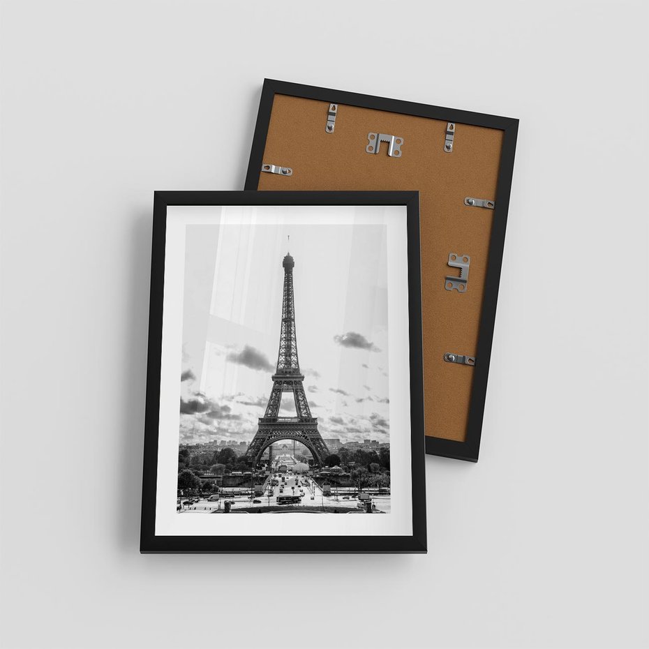 Plakat w ramie 30x40 - Wieża Eiffla - czarno białe zdjecie, wieża eiffla - rama czarna