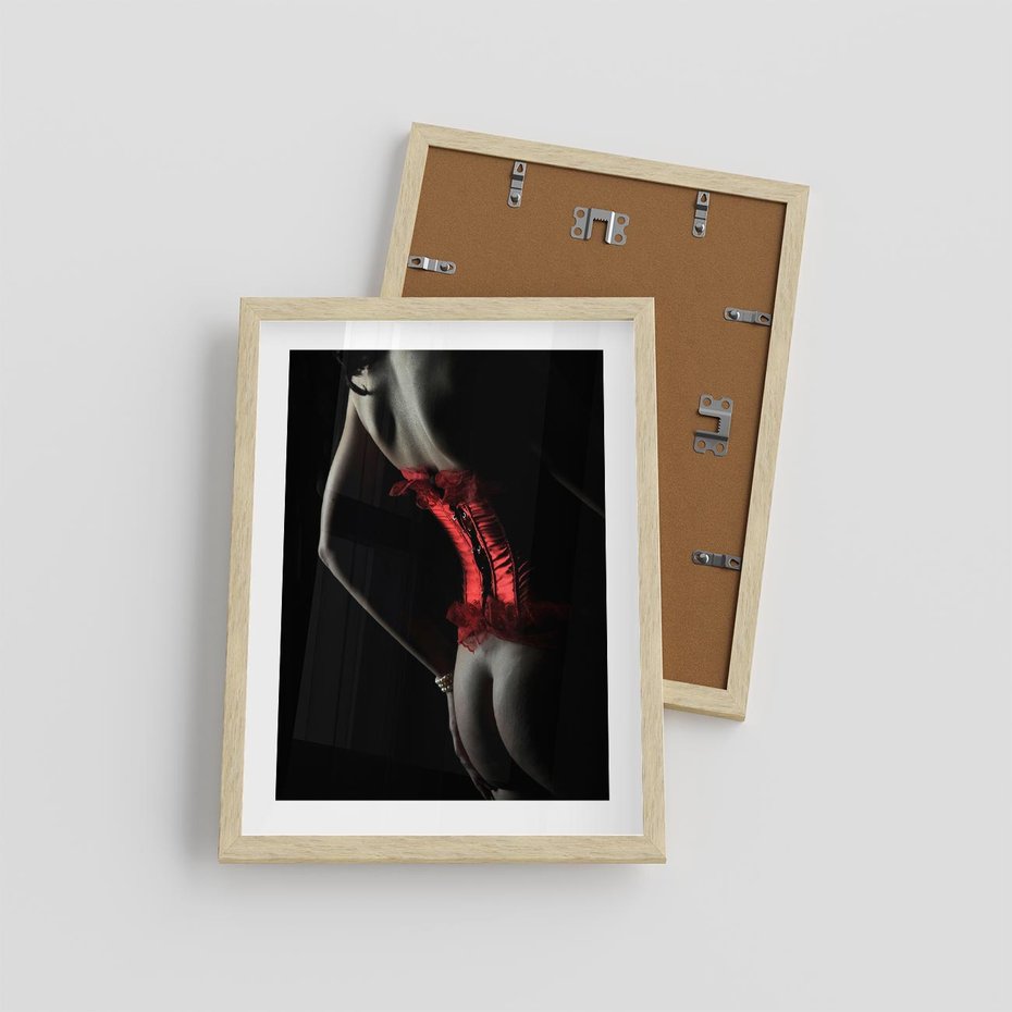 Plakat w ramie 30x40 - Piękno i Siła - akt, kobieta - rama drewno