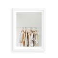 Plakat w ramie 30x40 - Elegancja Prostoty - ubrania, modowa fotografia - rama biała