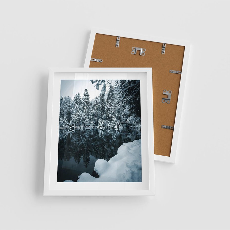 Plakat w ramie 40x50 - Zima nad Jeziorem - krajobraz zimowy, jezioro - rama biała