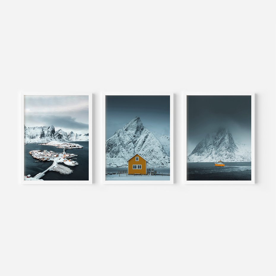 Zestaw obrazy w ramie 30x40 galeria - Norwegia, skandynawski, domek, góry - rama biała