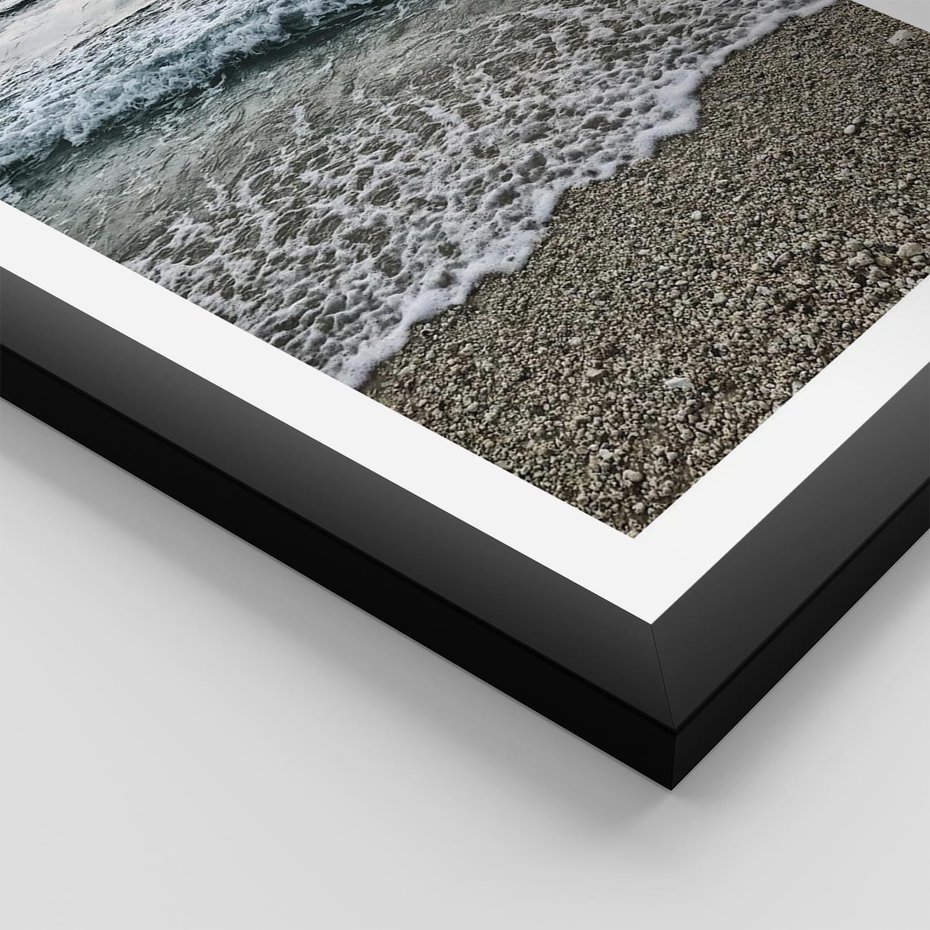 Plakat w ramie 50x70 - Spokojna Plaża - plaża, żwirek - rama czarna