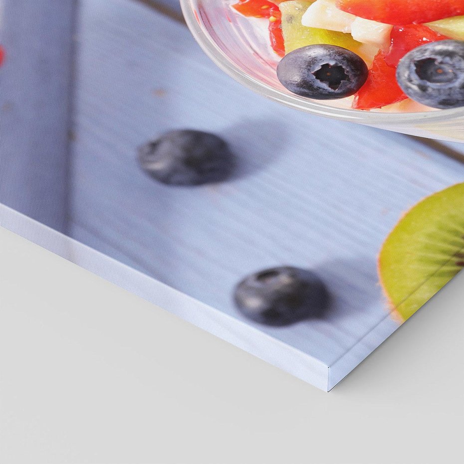 Obraz na płótnie 70x50 - Świeżość i Zdrowie - sałatka, owoce