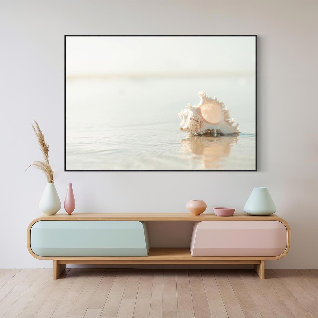 Obraz w ramie 100x70 - Spokój Plaży - fotografia, biała muszla na plaży - rama czarna