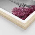 Plakat w ramie 40x50 - Różowy Paryż - czarno białe zdjęcie, wieża eiffla - rama drewno