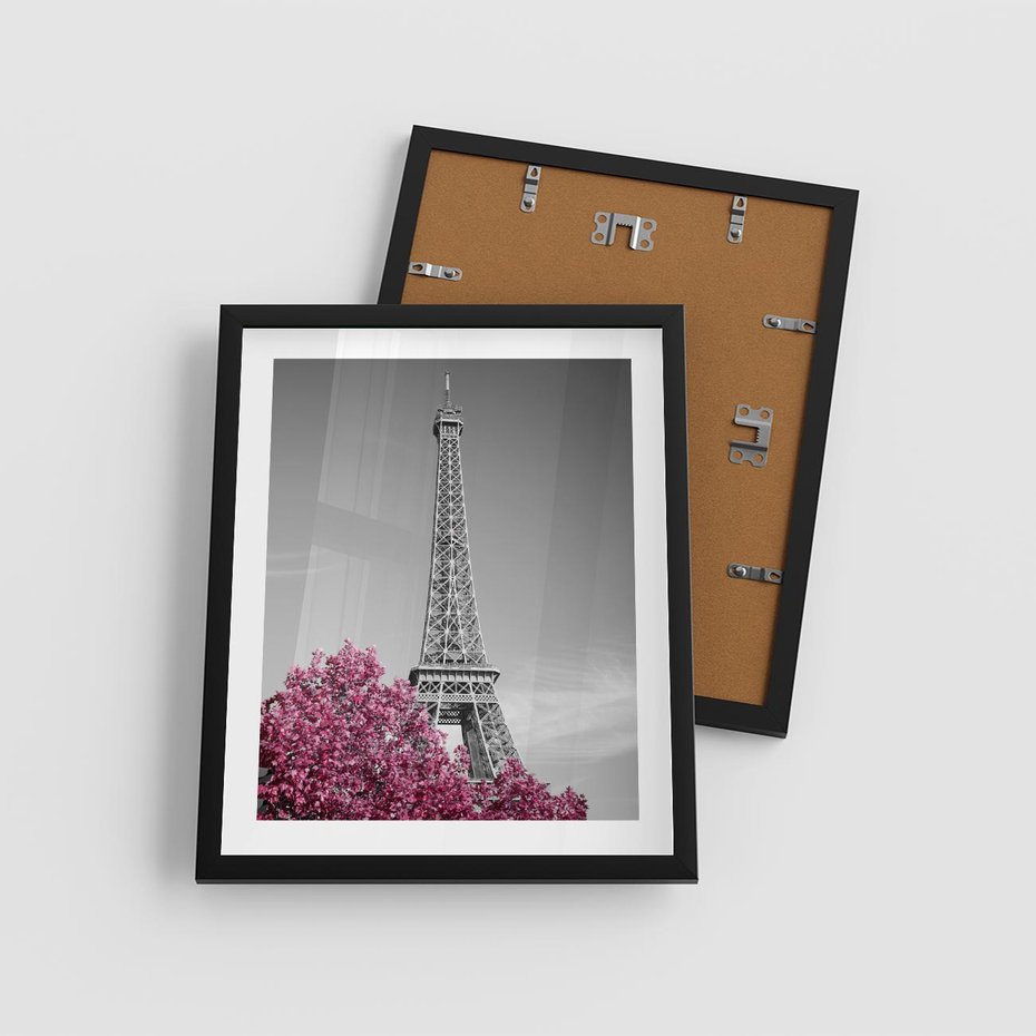 Plakat w ramie 40x50 - Różowy Paryż - czarno białe zdjęcie, wieża eiffla - rama czarna