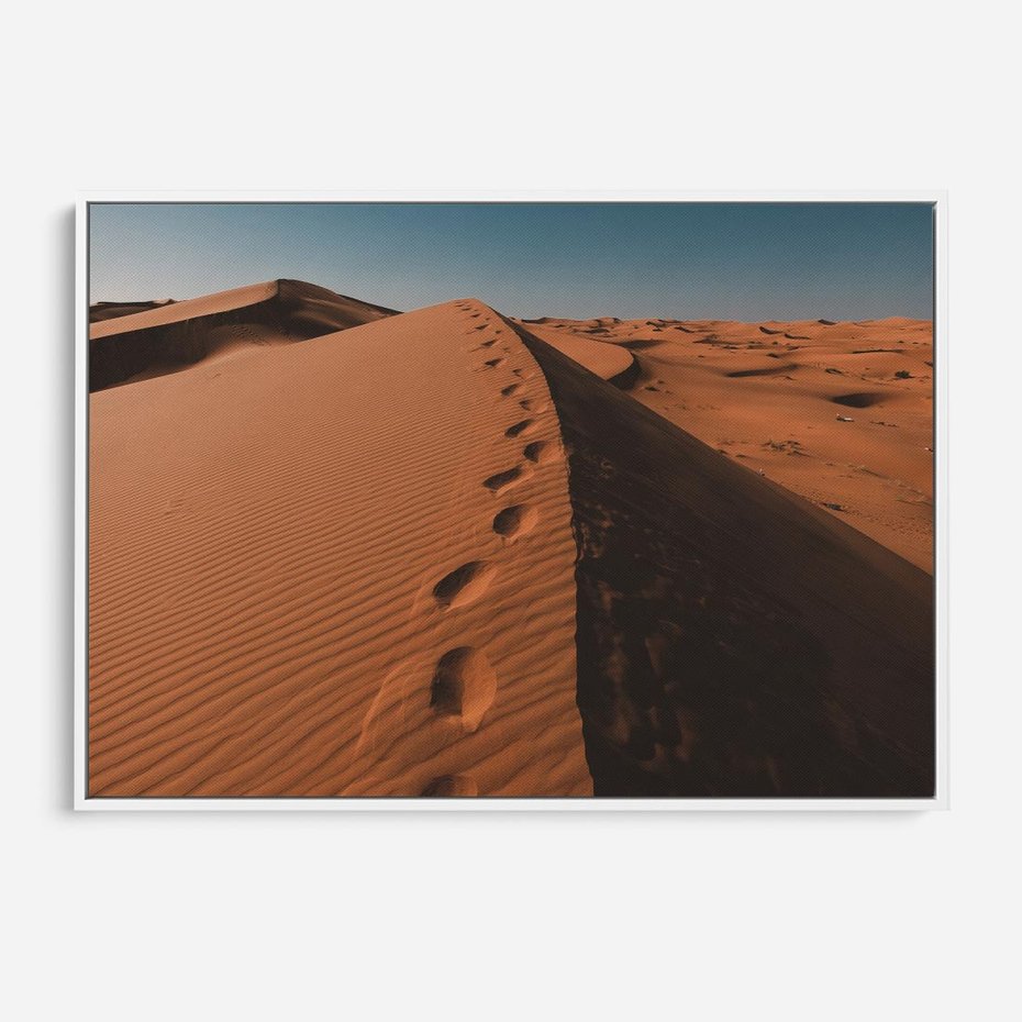 Obraz w ramie 100x70 - Piasek pustyni w ogniu - pustynia, piasek - rama biała