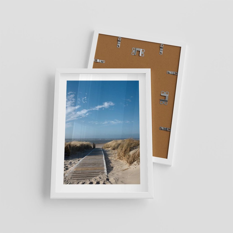 Plakat w ramie 30x40 - Boho na Plaży - plaża, pomost - rama biała