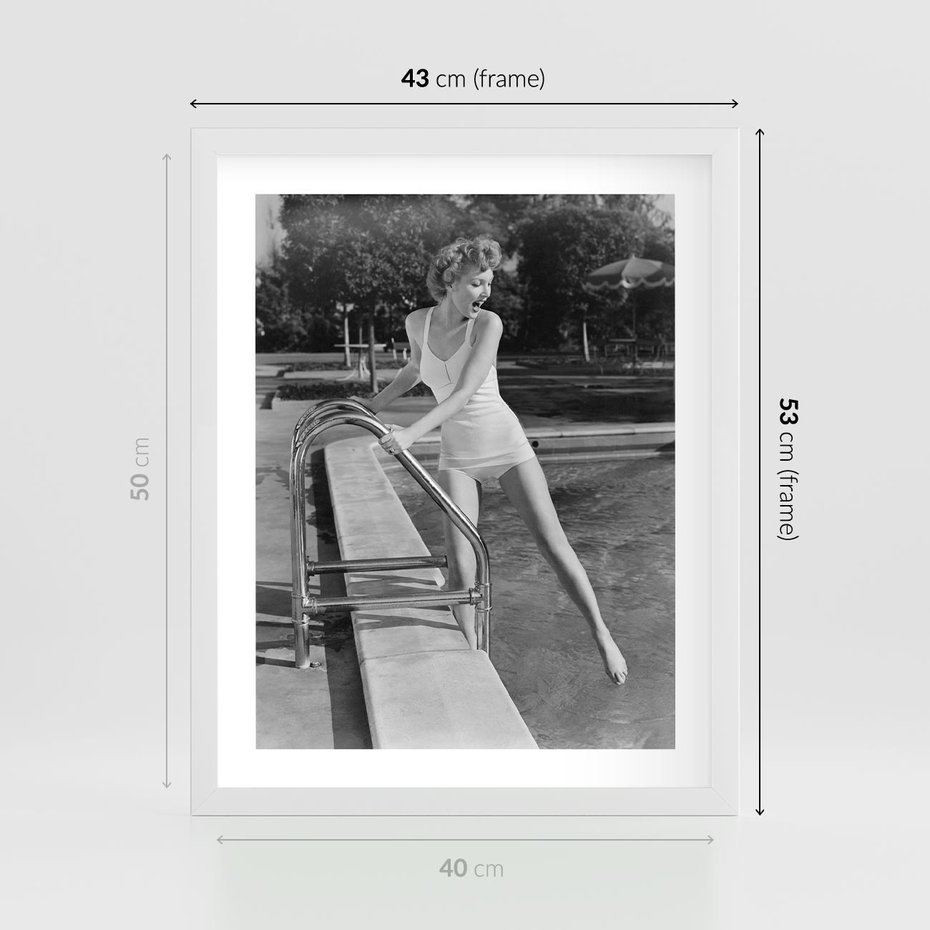 Plakat w ramie 40x50 - Retro Basen - retro zdjęcie, czarno białe - rama biała