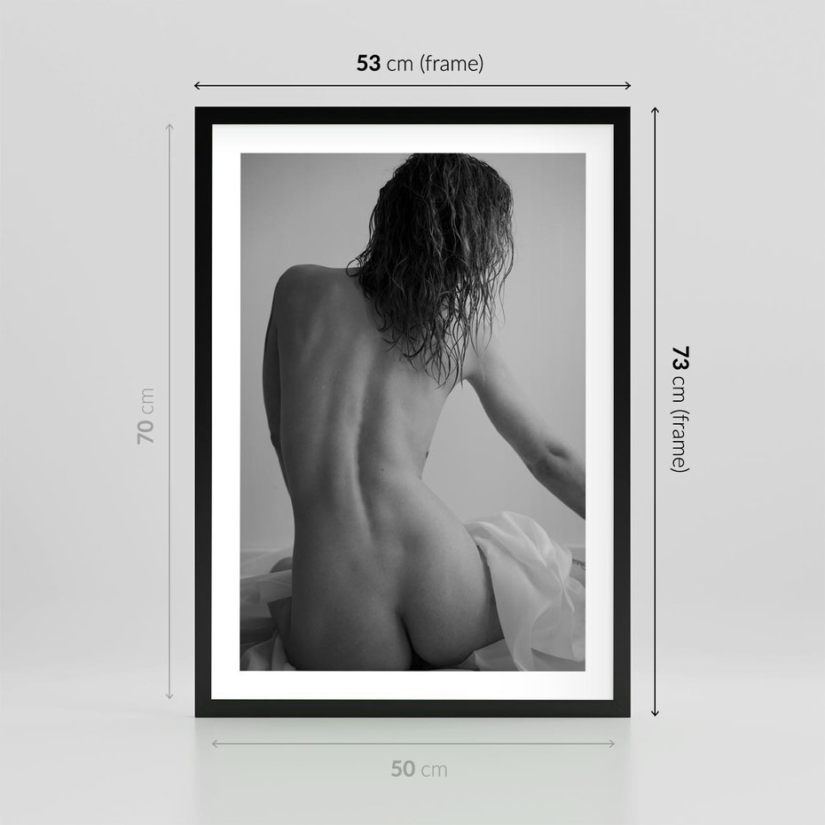 Plakat w ramie 50x70 - Piękno o Poranku - czarno biała fotografia, akt kobiecy - rama czarna