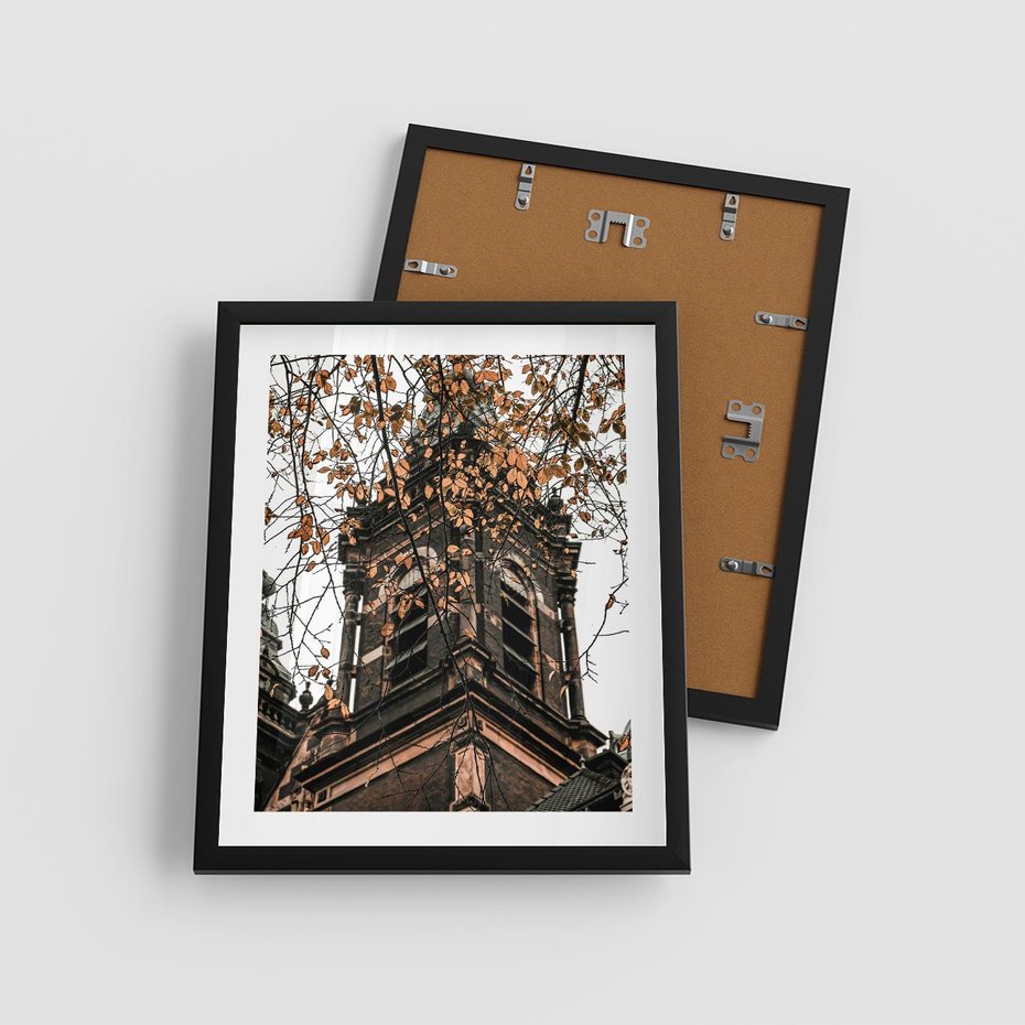 Plakat w ramie 40x50 - Jesienna Wieża w Liściach - architektura, wieża - rama czarna