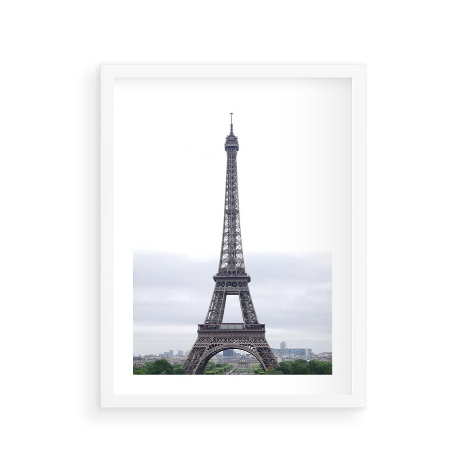 Plakat w ramie 30x40 - Eiffla w mglistym świetle - Eiffla, Paryż - rama biała