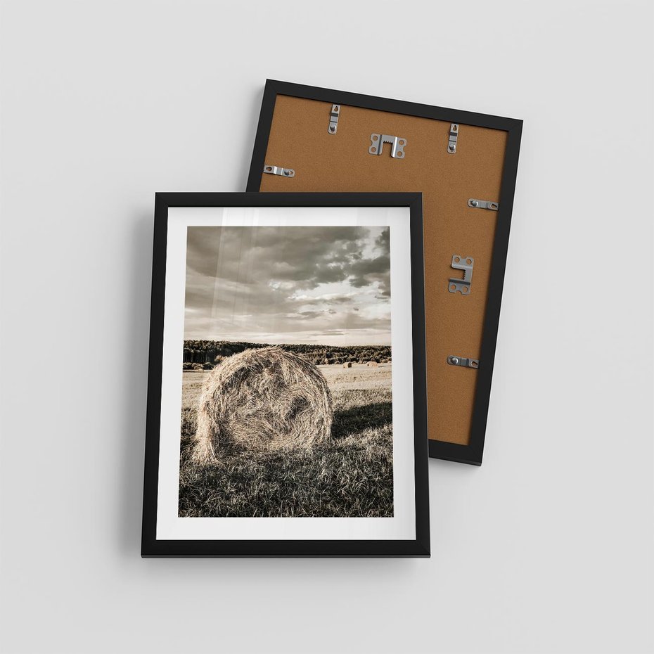 Plakat w ramie 30x40 - Ciepło Natury - snopki siana, pole - rama czarna