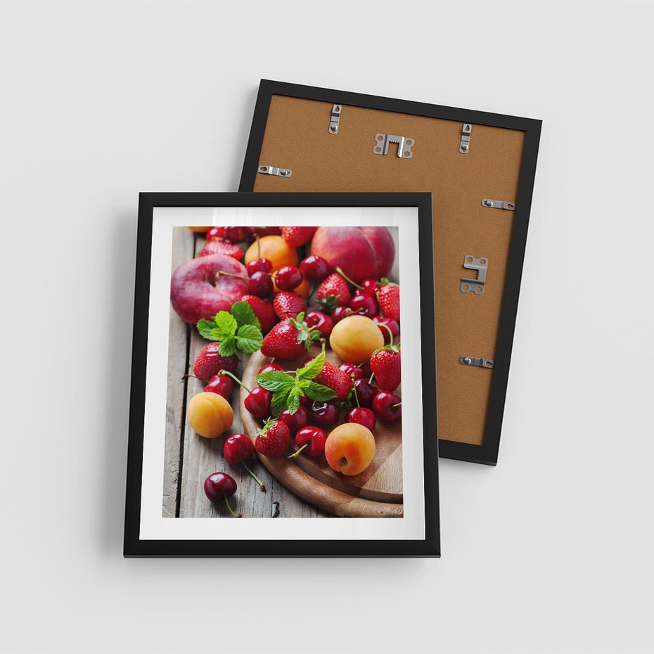 Plakat w ramie 40x50 - Owoce w restauracji artystycznie - owoce, restauracja - rama czarna