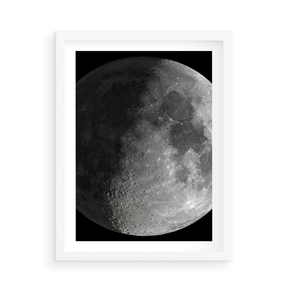 Plakat w ramie 50x70 - Kontrastowy księżyc w czerni i bieli - księżyc, czarno - rama biała