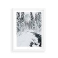 Plakat w ramie 30x40 - Spokój Zimowego Lasu w Górach - zima w lesie, w górach - rama biała